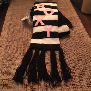 Roxy Accessories - Roxy black and white striped scarf Roxy Accessories - Roxy black and white striped scarf